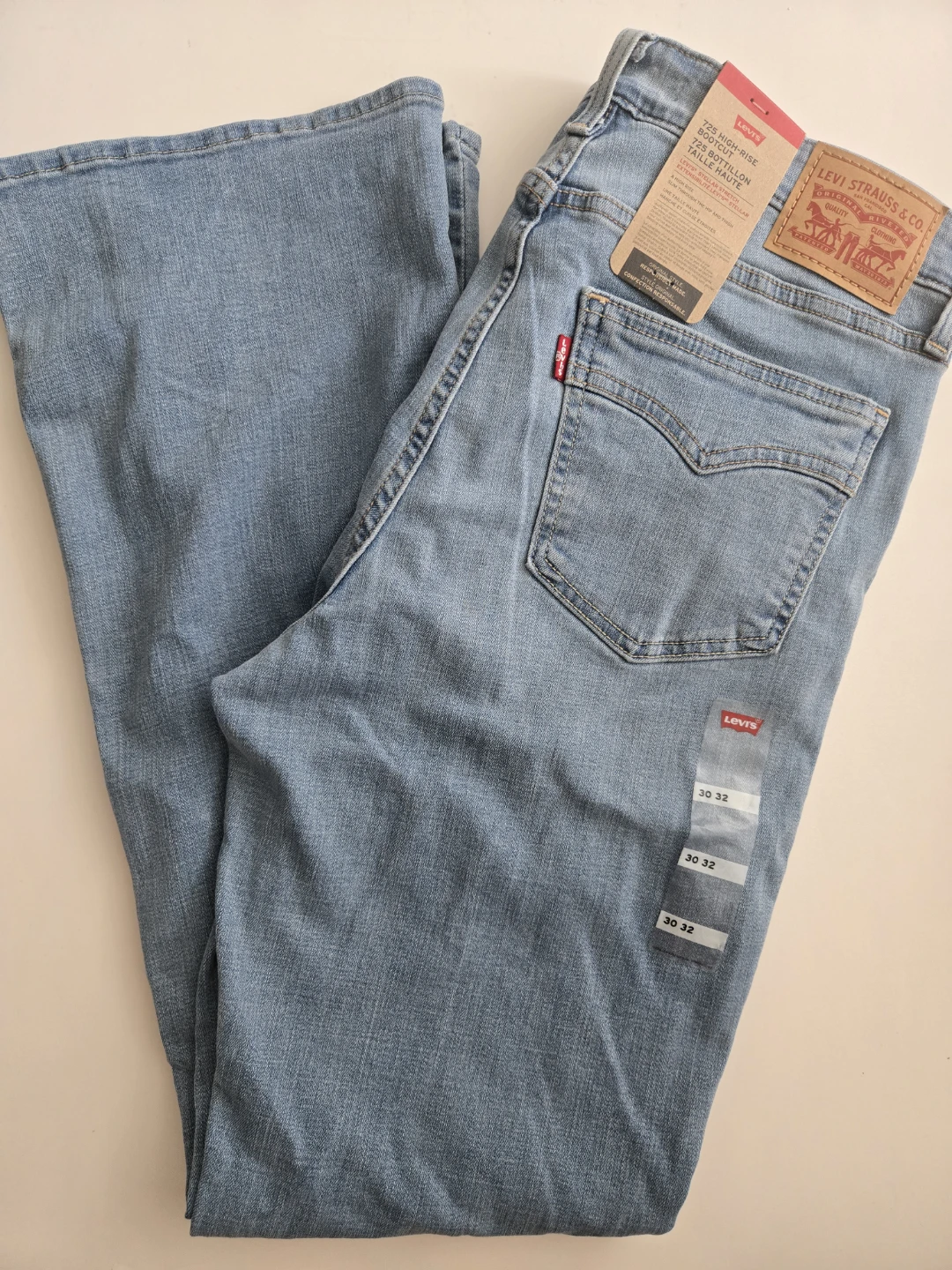 Levi's 725 High Rise Bootcut Jeans Size 30x32 - Brand New
