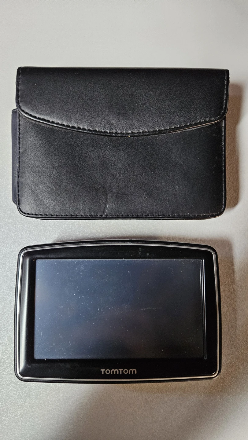 TomTom XL GPS Navigator with Accessories