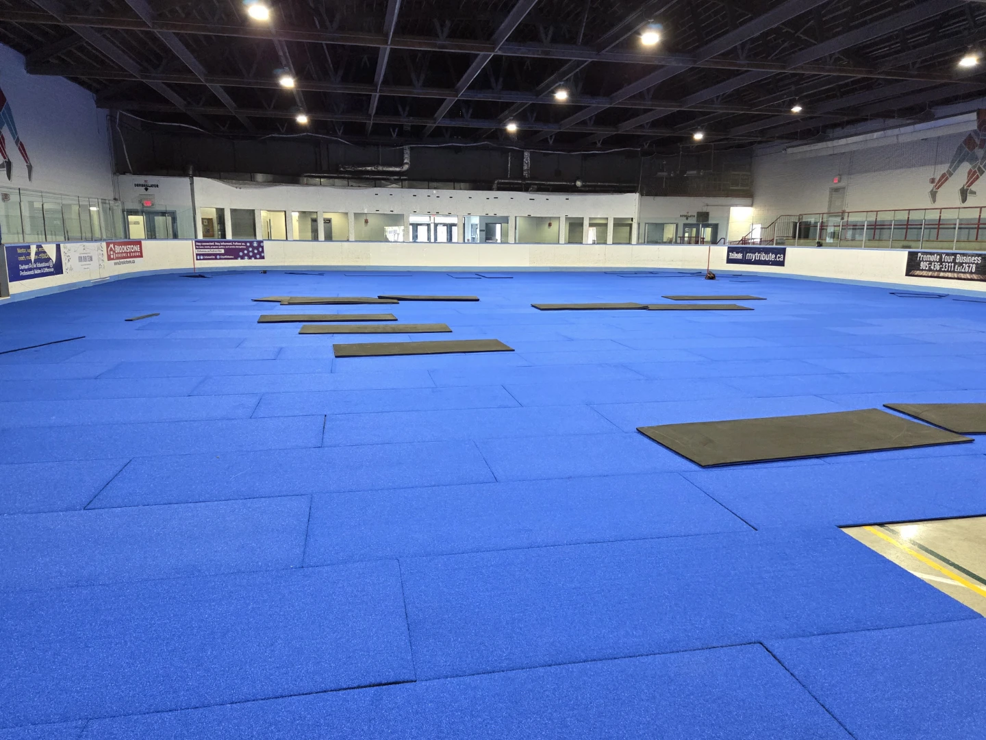 NEW 26 Sq Feet Blue Artificial Panels with 10mm Underpad - photo 3