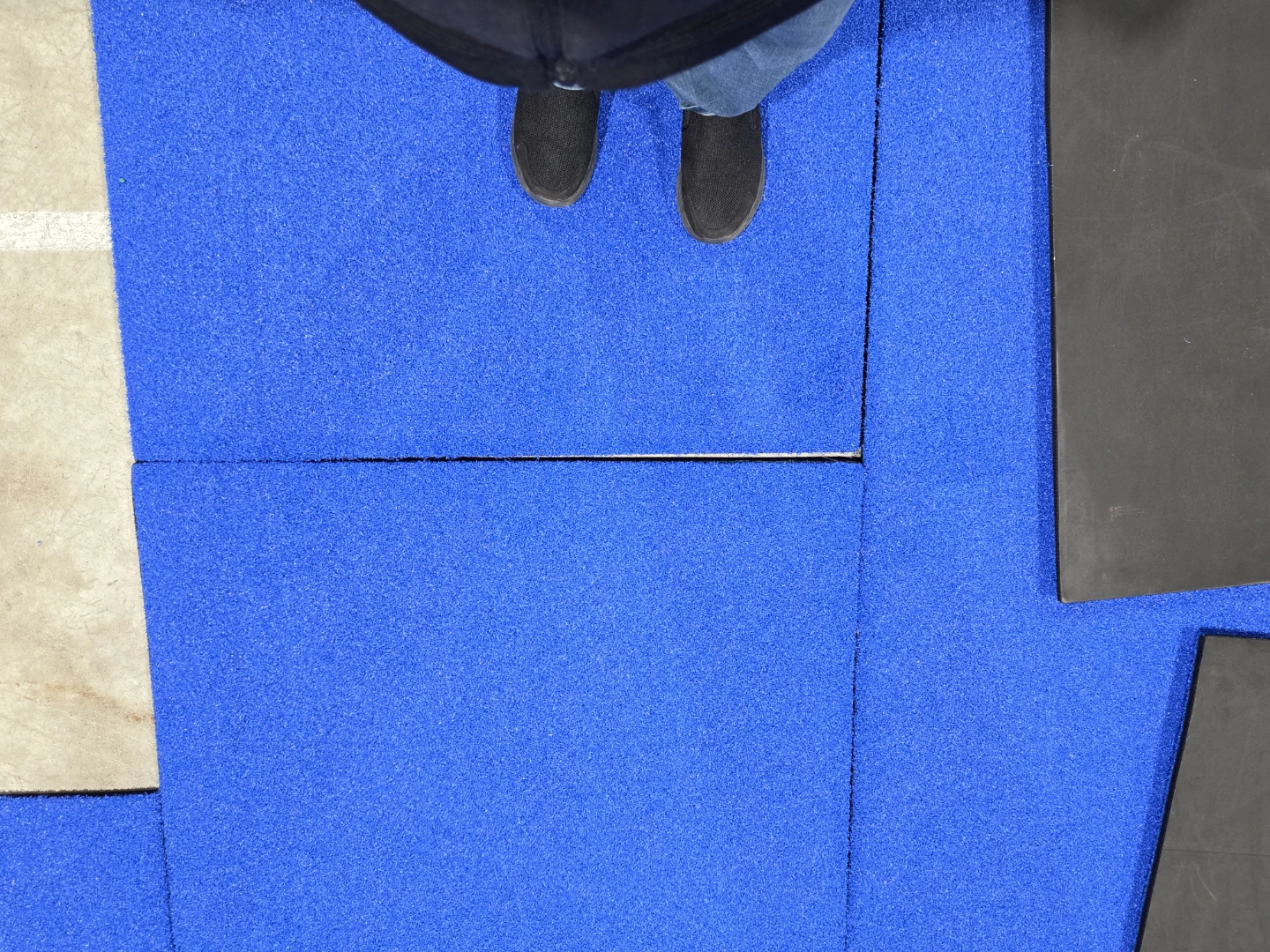 NEW 26 Sq Feet Blue Artificial Panels with 10mm Underpad - photo 5