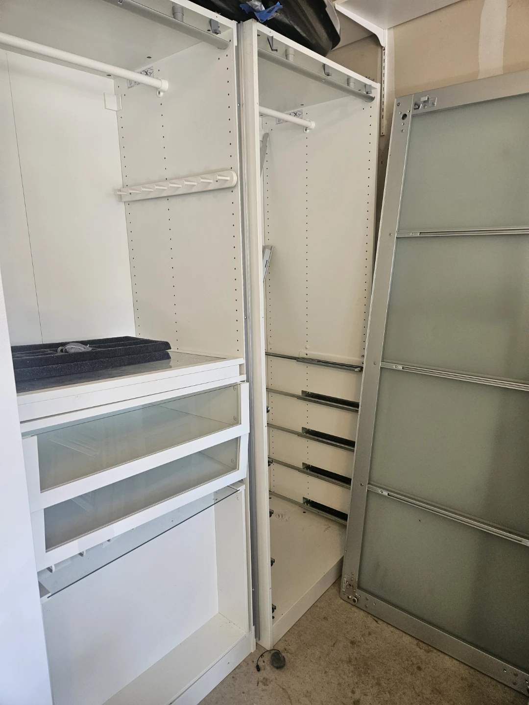 White Wardrobe with Frosted Glass Doors - photo 5