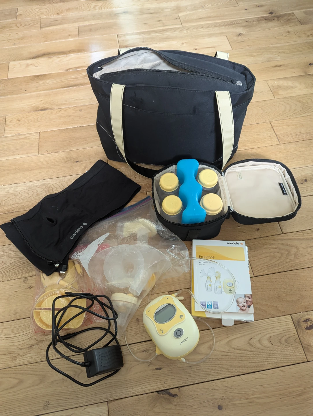 Medela Freestyle Double Electric Breast Pump with Tote