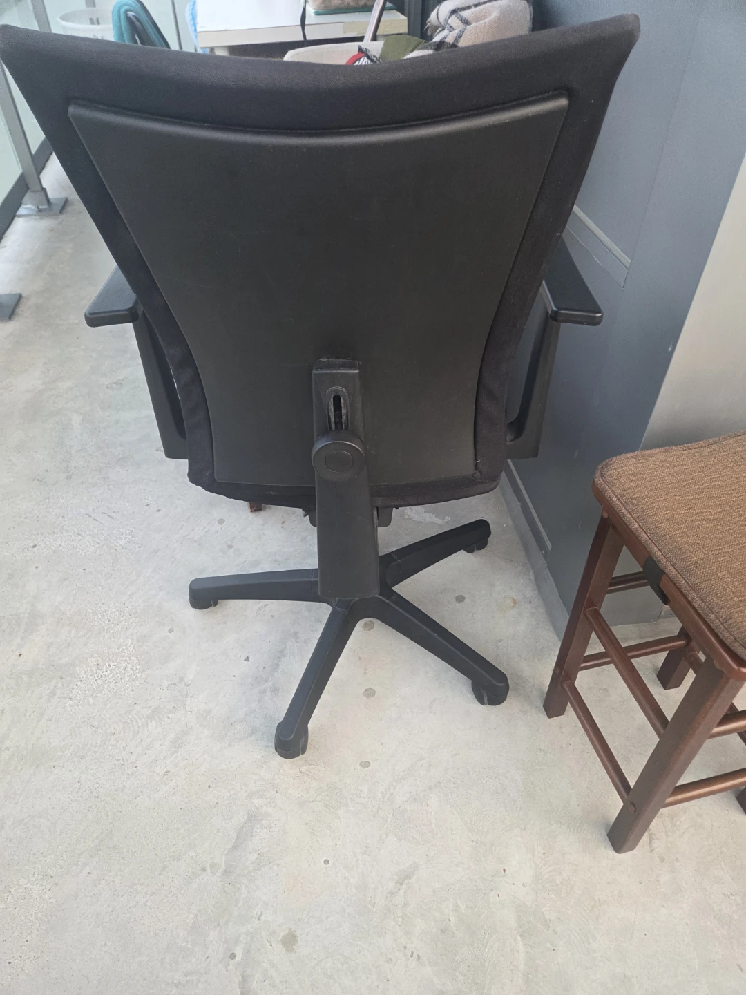 Black Office Chair - photo 4