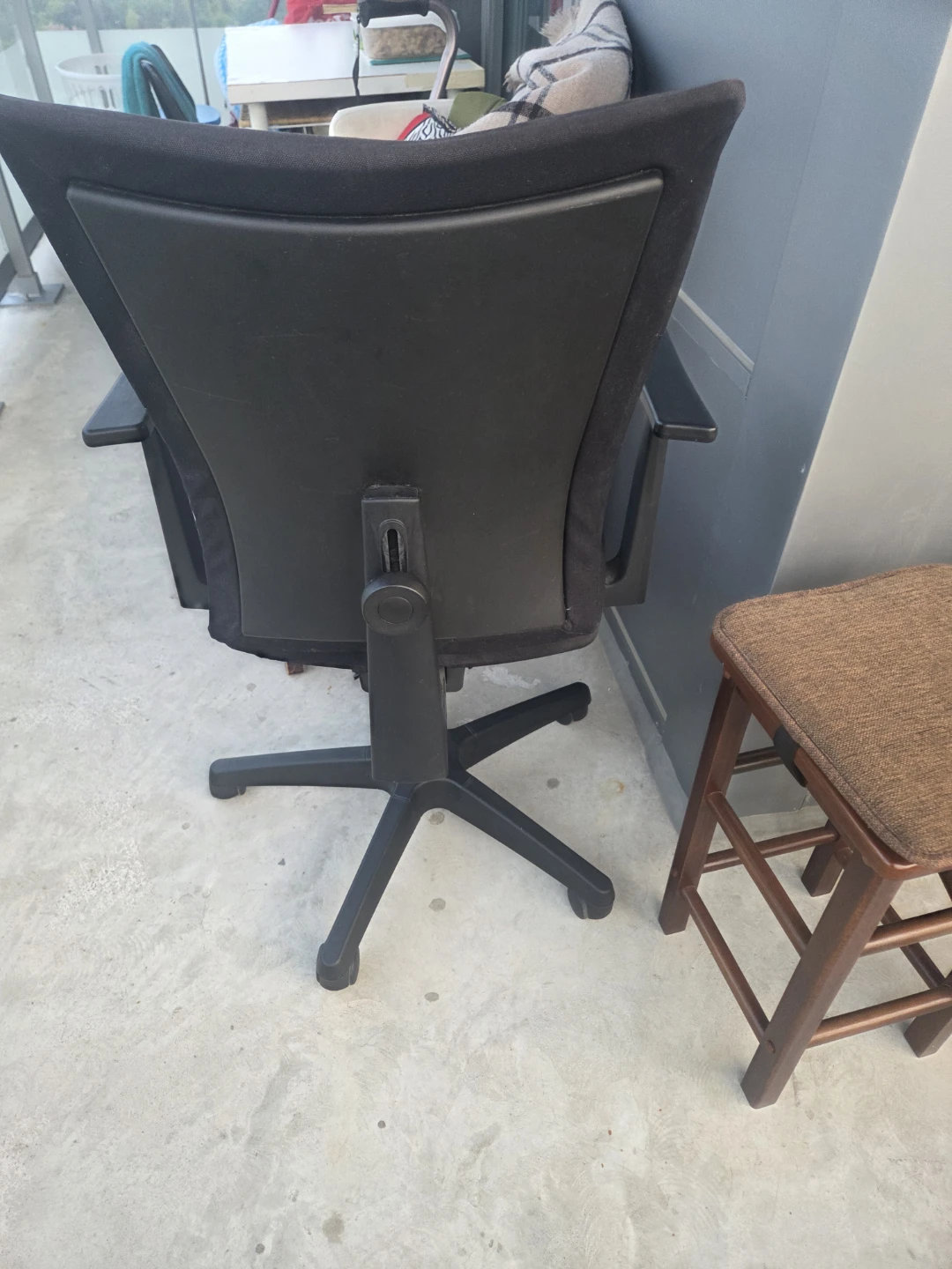 Black Office Chair - photo 5