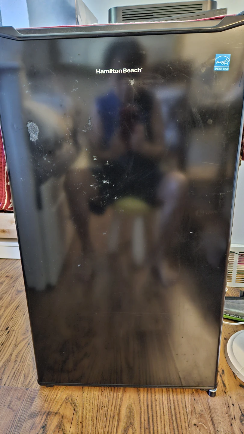 Hamilton Beach Mini Fridge - photo 2