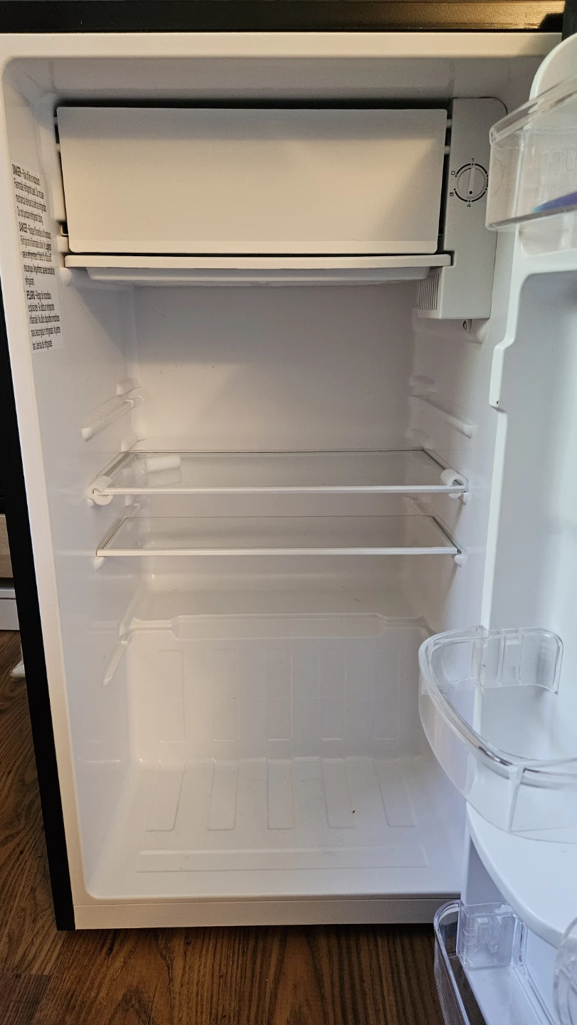 Hamilton Beach Mini Fridge - photo 3