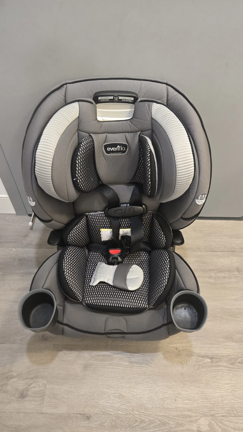 Evenflo EveryFit 4-in-1 Car Seat - excellent condition