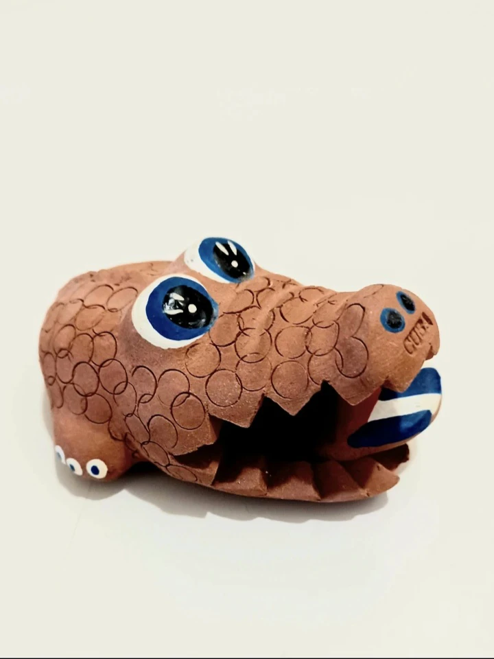 Vtg Hand Crafted Crocodile Figurine - photo 2