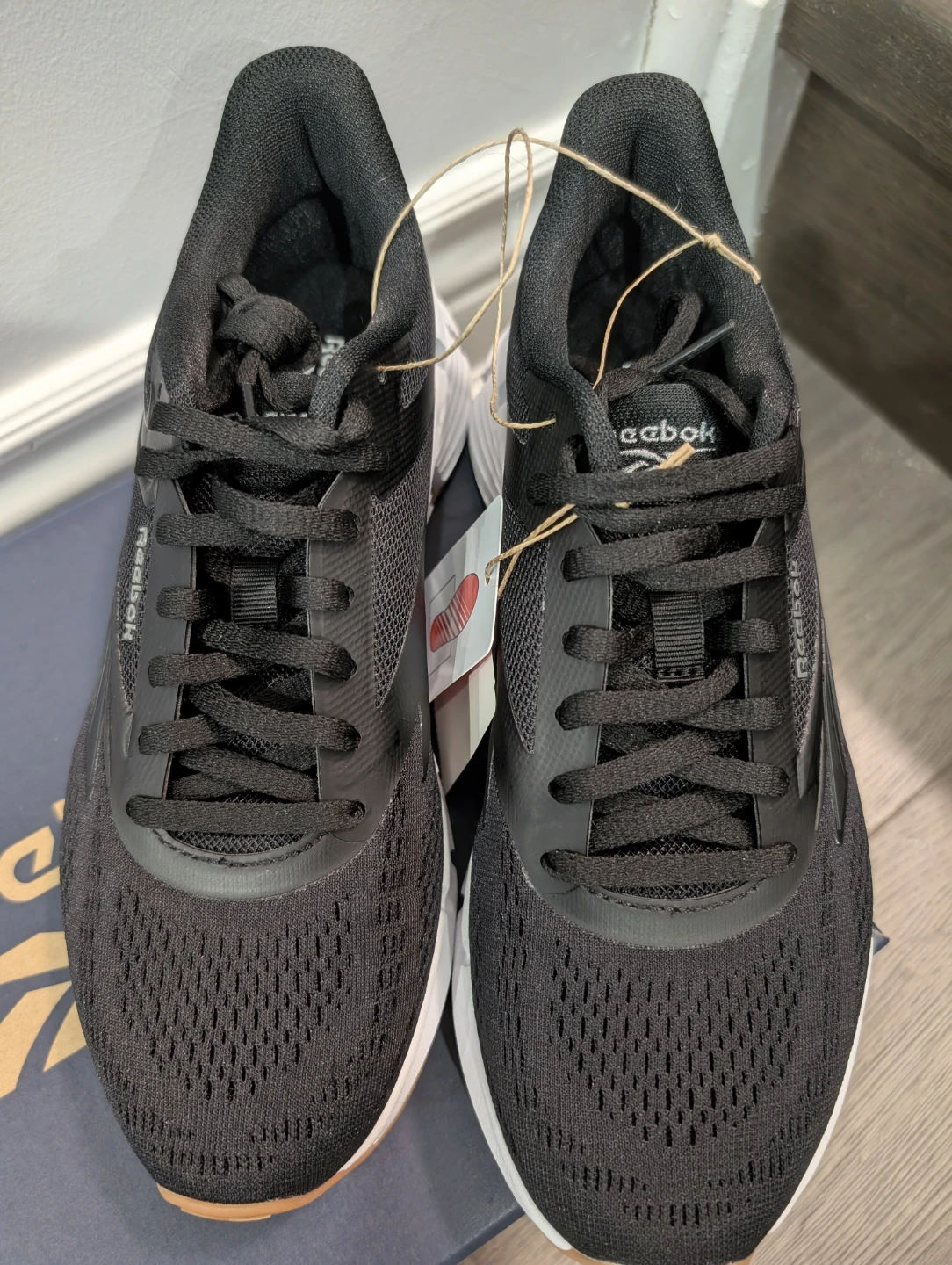 NIB - Women's Reebok Zig Dynamica 6 Black Running Shoes Size 7 - photo 2
