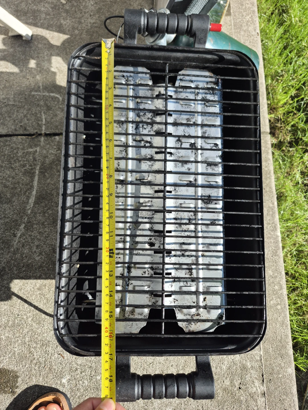 Char-Broil Portable Gas Grill - photo 2