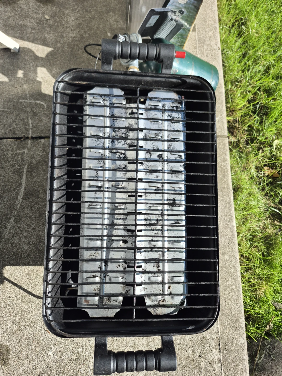 Char-Broil Portable Gas Grill - photo 4