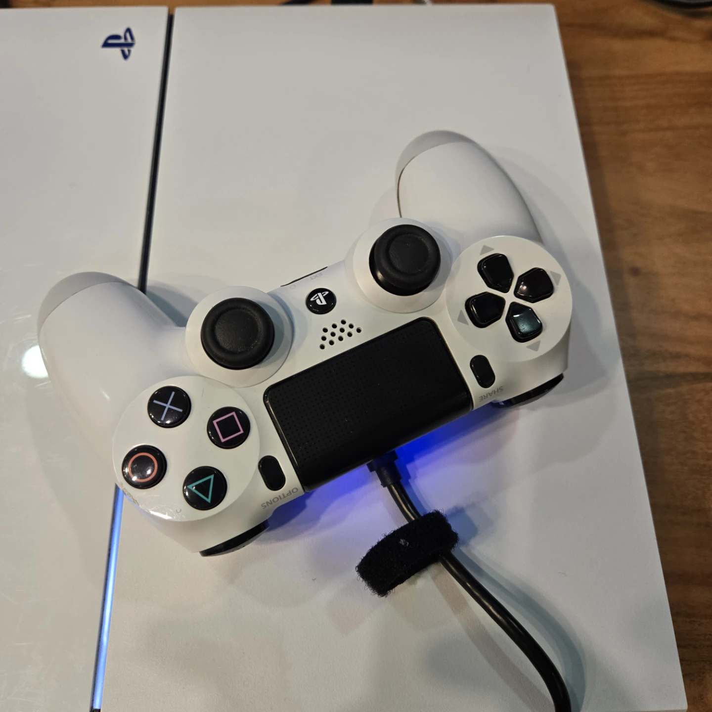 Ps4. 11.02. controller, cables. Playstation white - photo 2