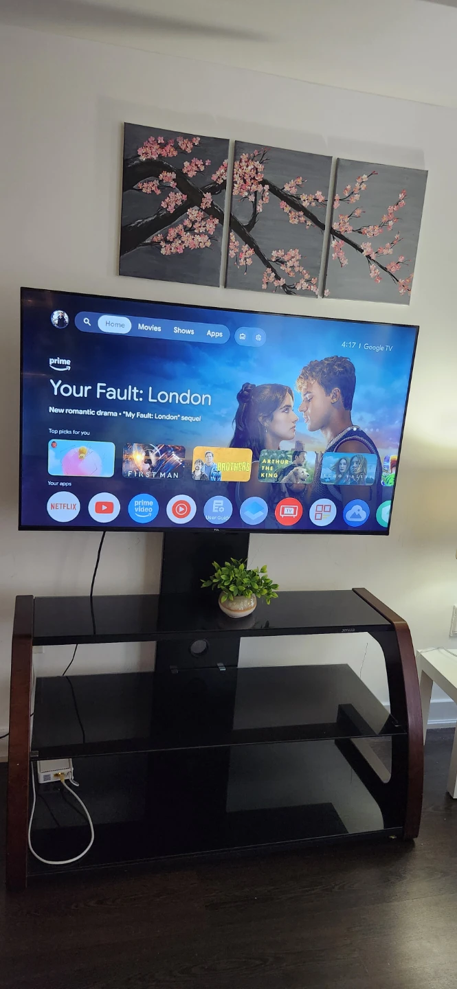 Moving sale: TV and TV Stand - photo 3