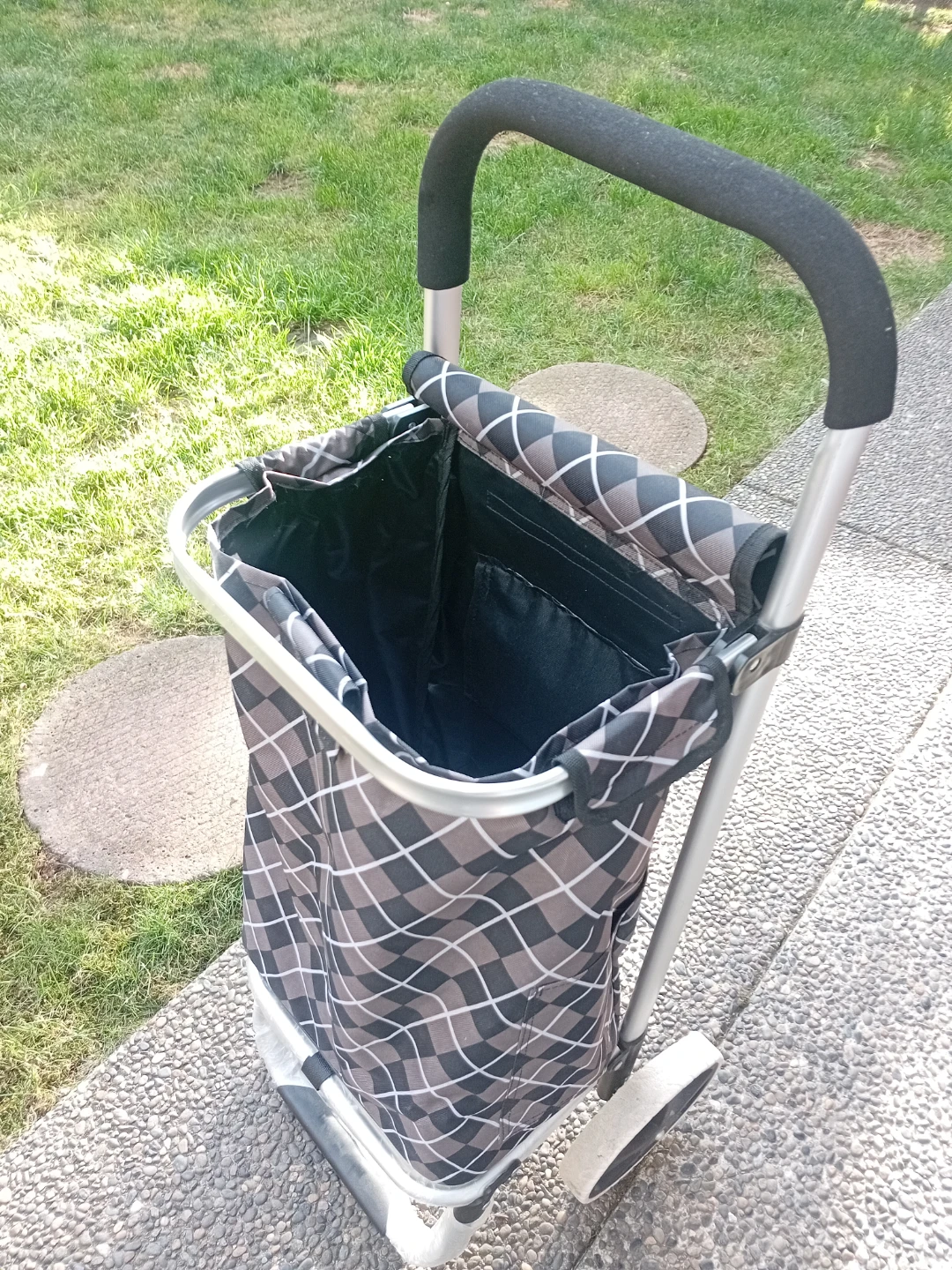 Shopping Cart with Black, Brown, and White Diamond Pattern - photo 2