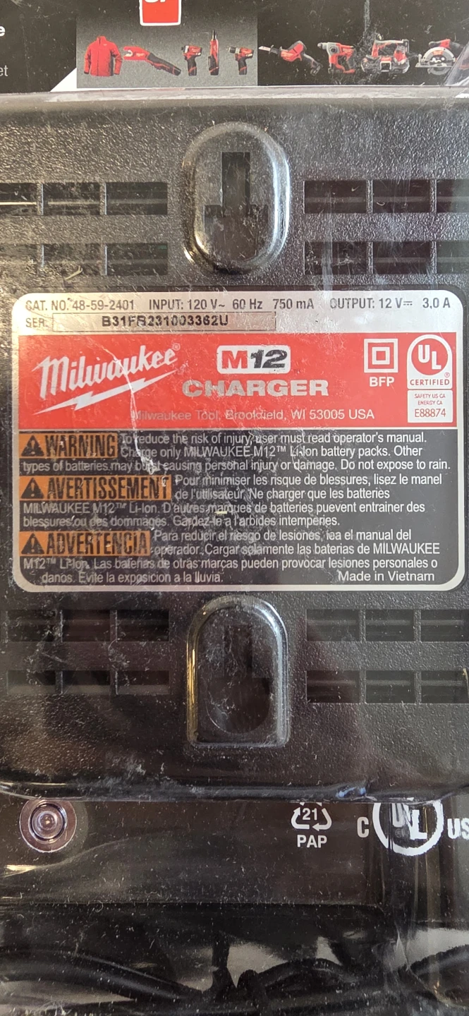 Milwaukee M12 Lithium-Ion Charger - photo 3