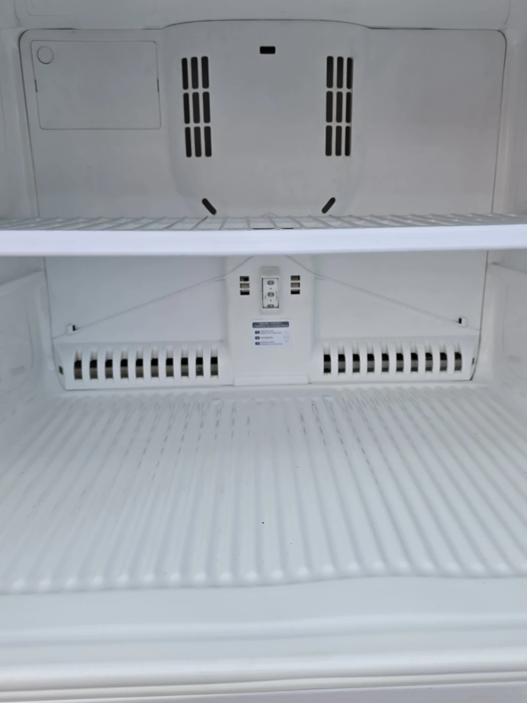 LG Top Freezer Refrigerator - photo 2