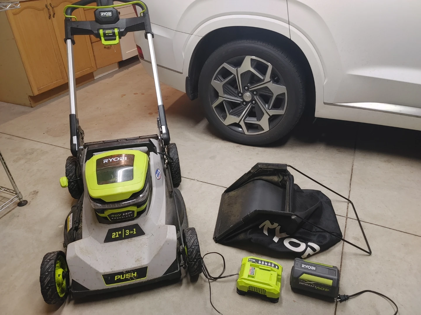 Ryobi 3in1 lawnmower with 40V battery, charger, & bag