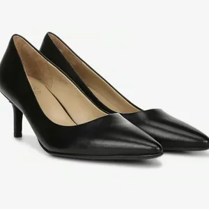 Brand new Women's Naturalizer Black Leather Pointed Toe Pumps