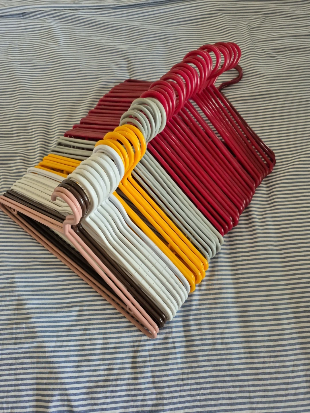 50 Hangers (Burgundy, White, Grey, Yellow, Pink, Brown) - photo 2
