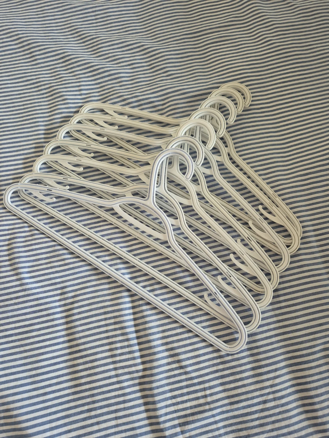 50 Hangers (Burgundy, White, Grey, Yellow, Pink, Brown) - photo 5
