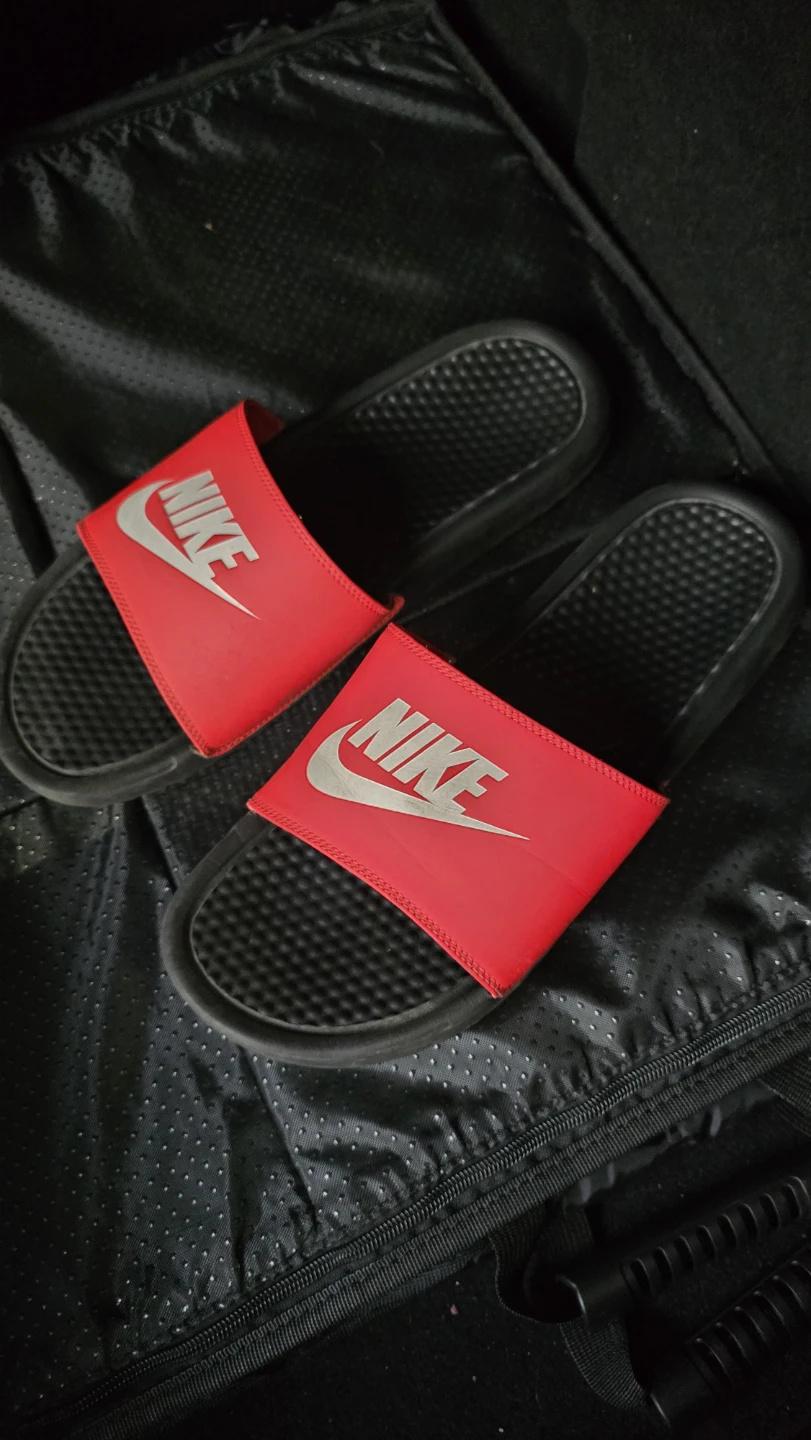 Nike Slides Red