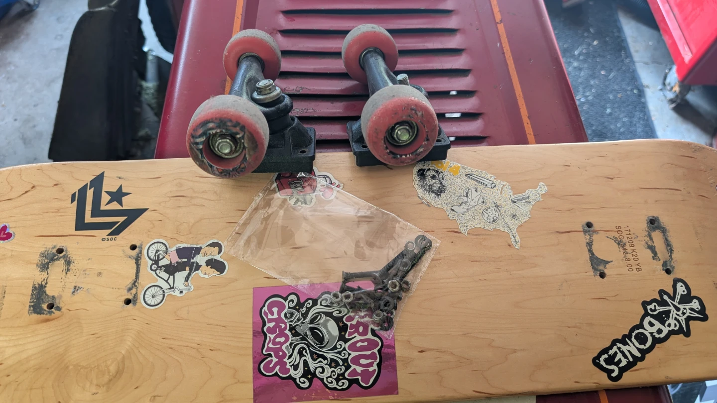 Zumiez Skateboard and Spare Trucks/Wheels - photo 3