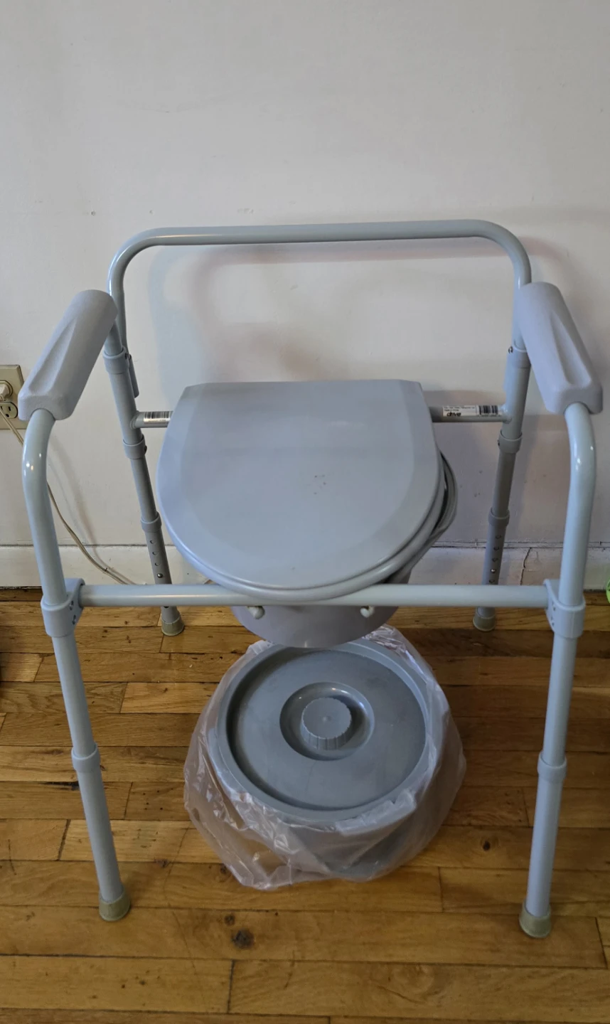 Commode Chair with Bucket and Lid
