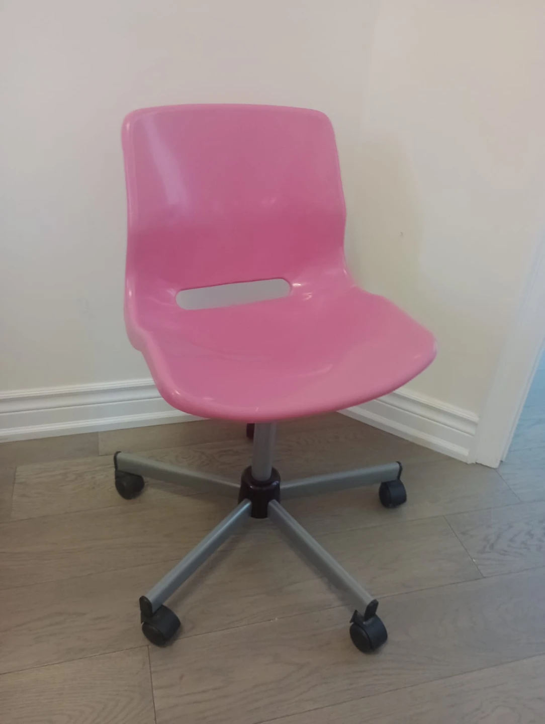 White Desk with Drawer and Shelves, rotating chair, lamp - photo 2