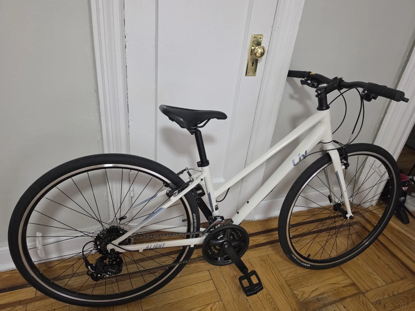 Liv Alight Women's Hybrid Bike - photo 2