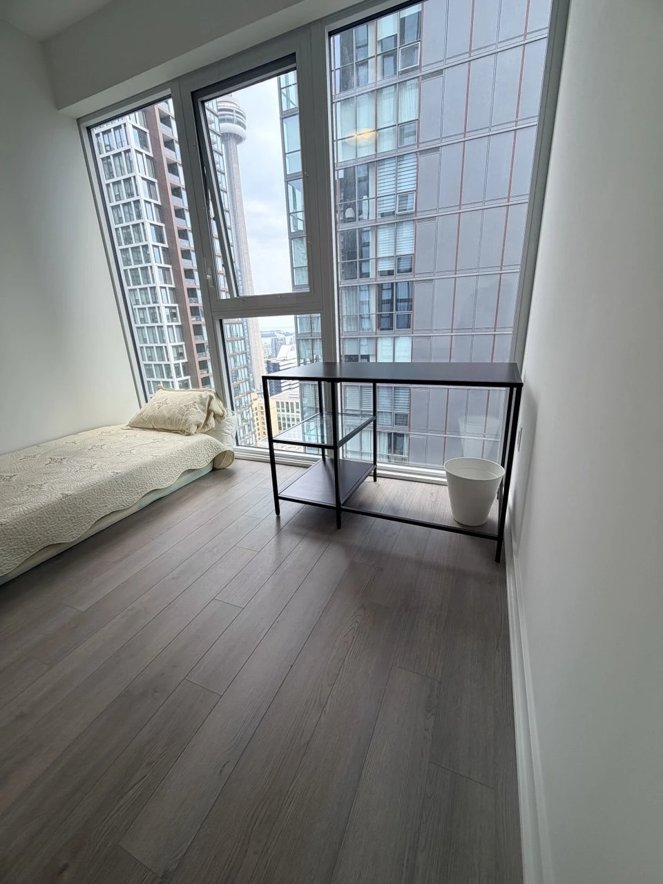 2 Private Bedrooms and 1 Bathroom Available for Students - photo 3