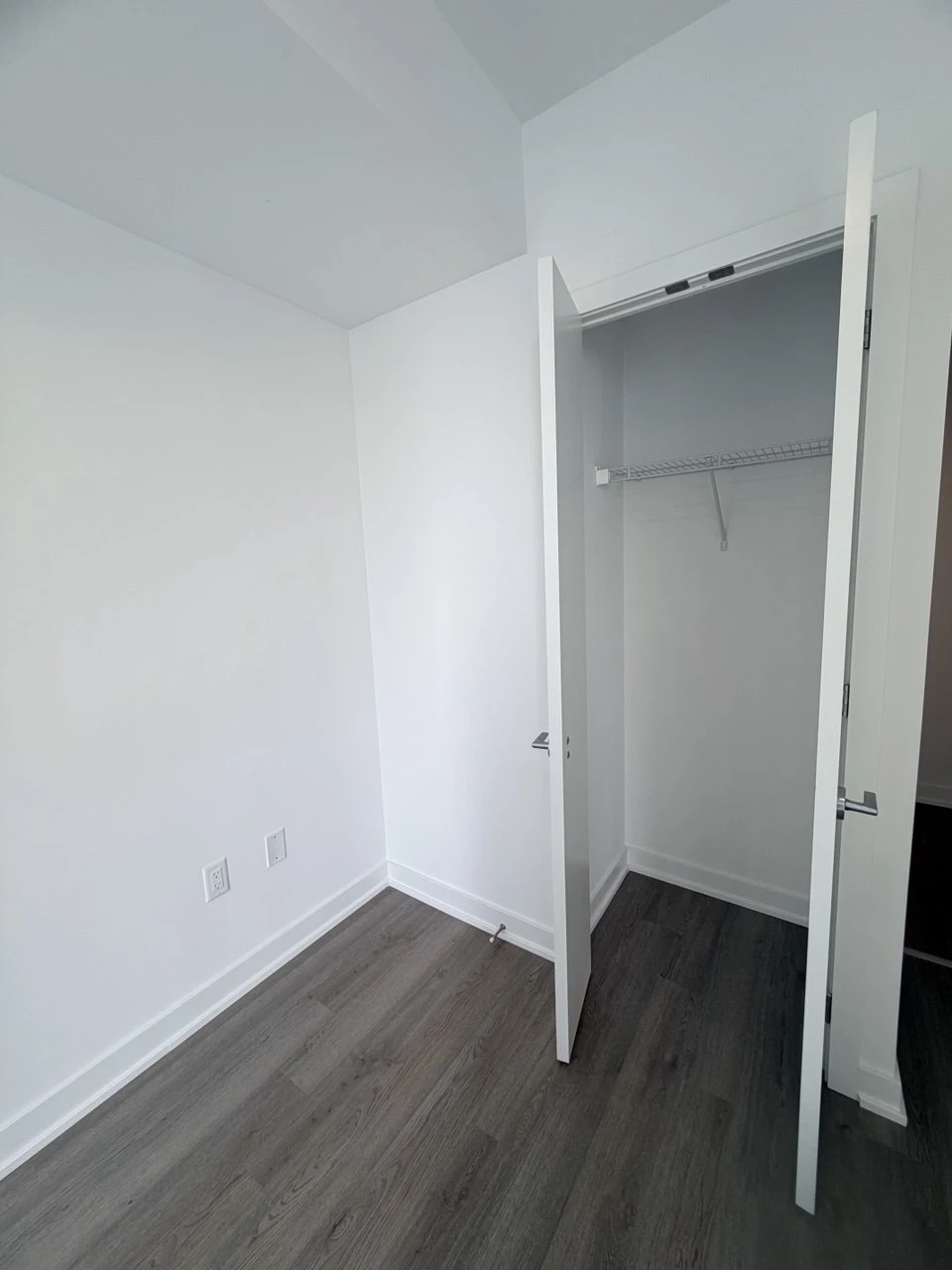 2 Private Bedrooms and 1 Bathroom Available for Students - photo 4