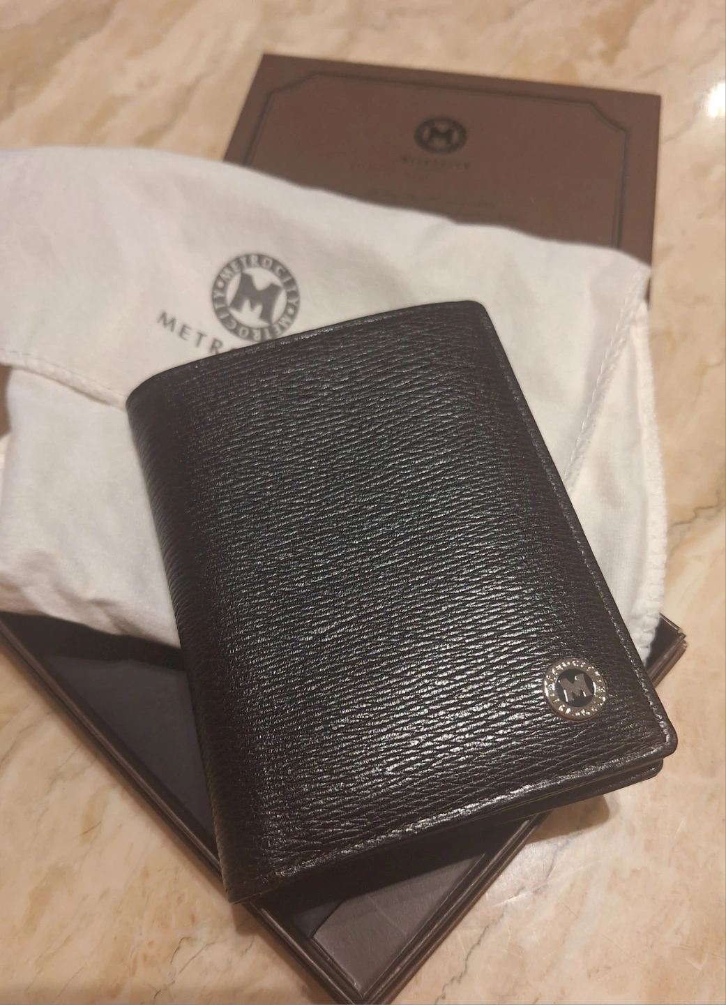 METROCITY Leather Bi-fold Wallet