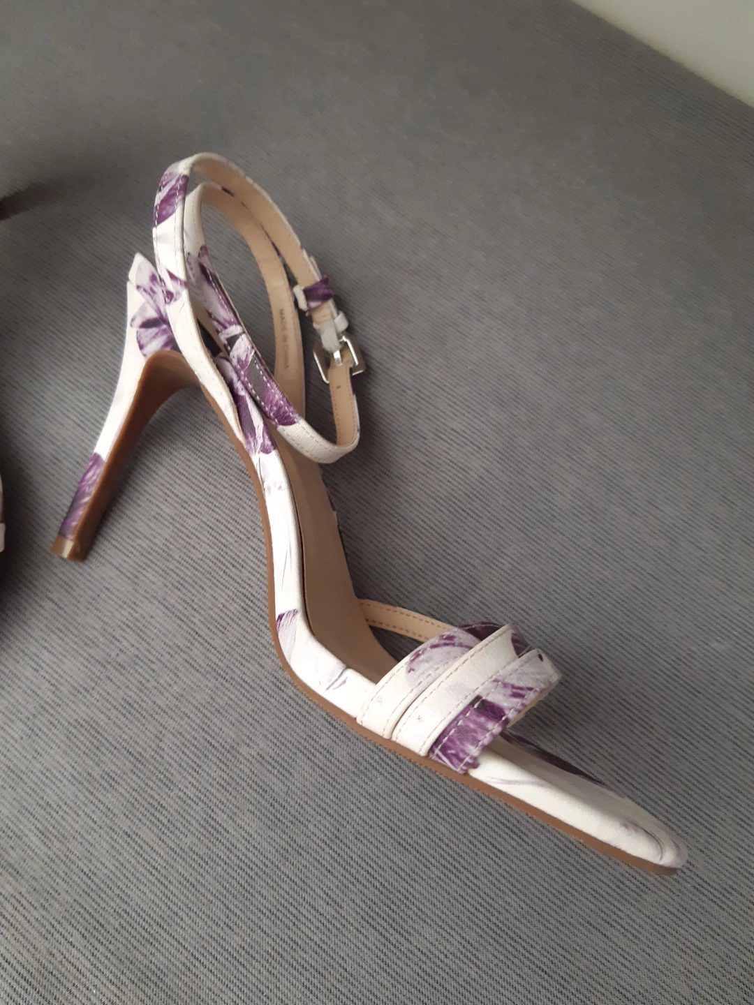 Le Chateau purple floral high heels - size 8 - photo 2
