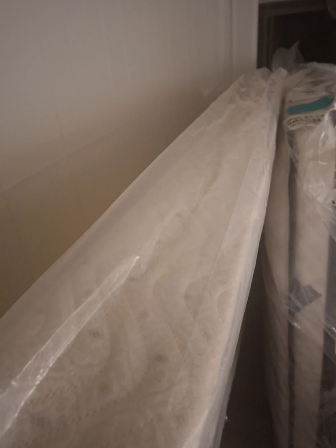 Queen size Serta iSeries matress/box spring/frame - photo 3