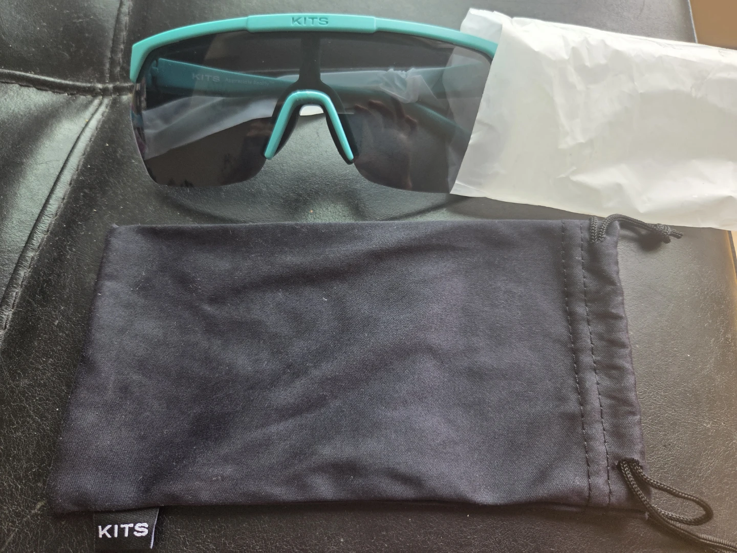 NEW! Sunglasses + Case - photo 2