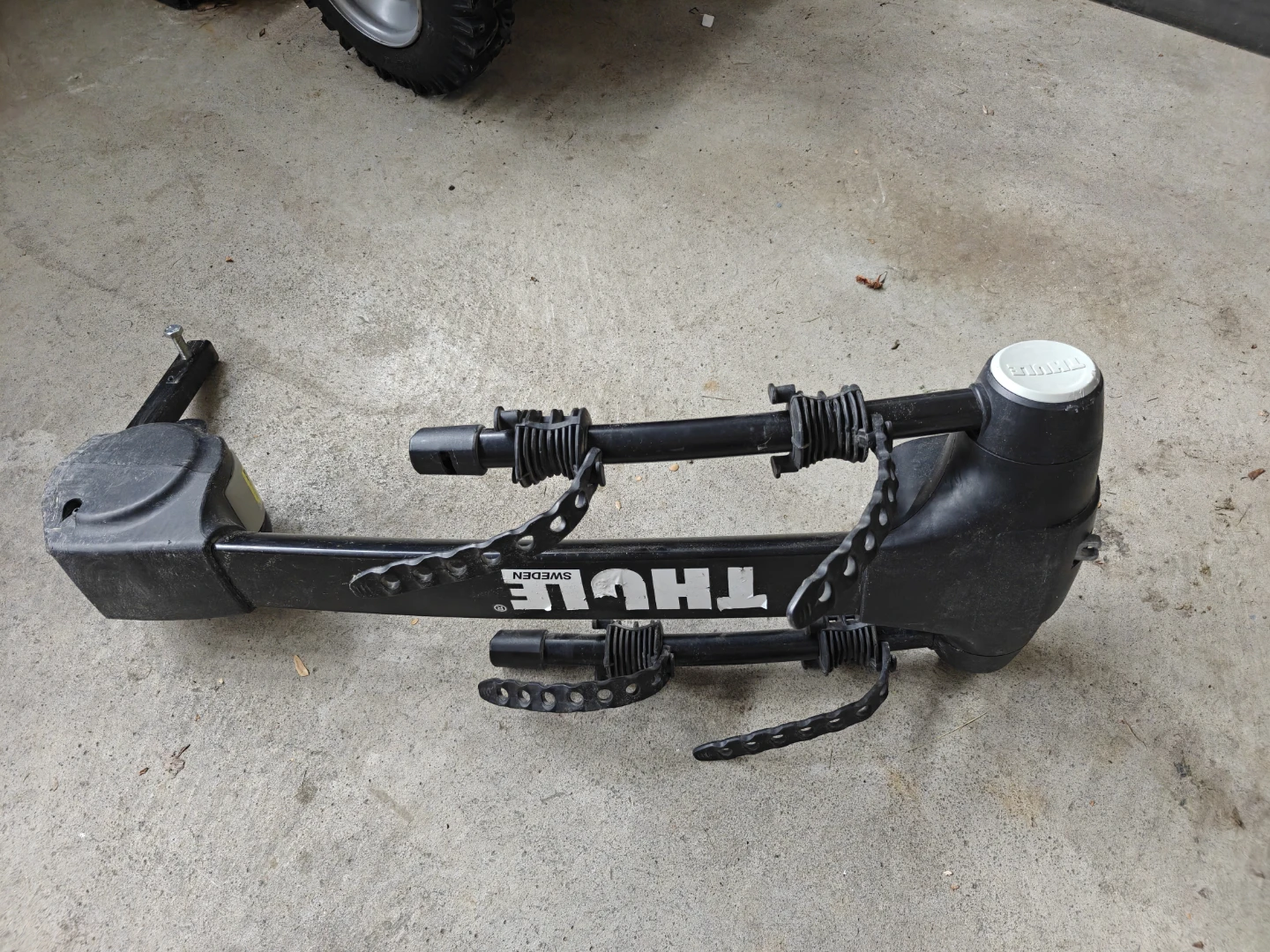 Thule 2-Bike Hitch Mounted Rack