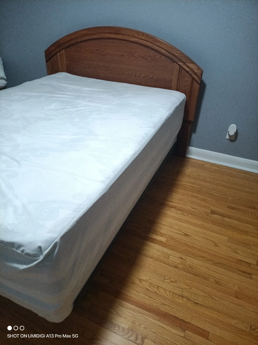 Wooden Headboard and Bed Frame with mattress - photo 3