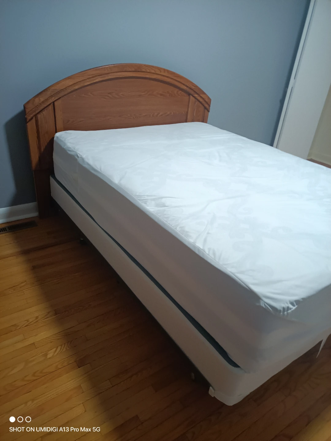 Wooden Headboard and Bed Frame with mattress - photo 4