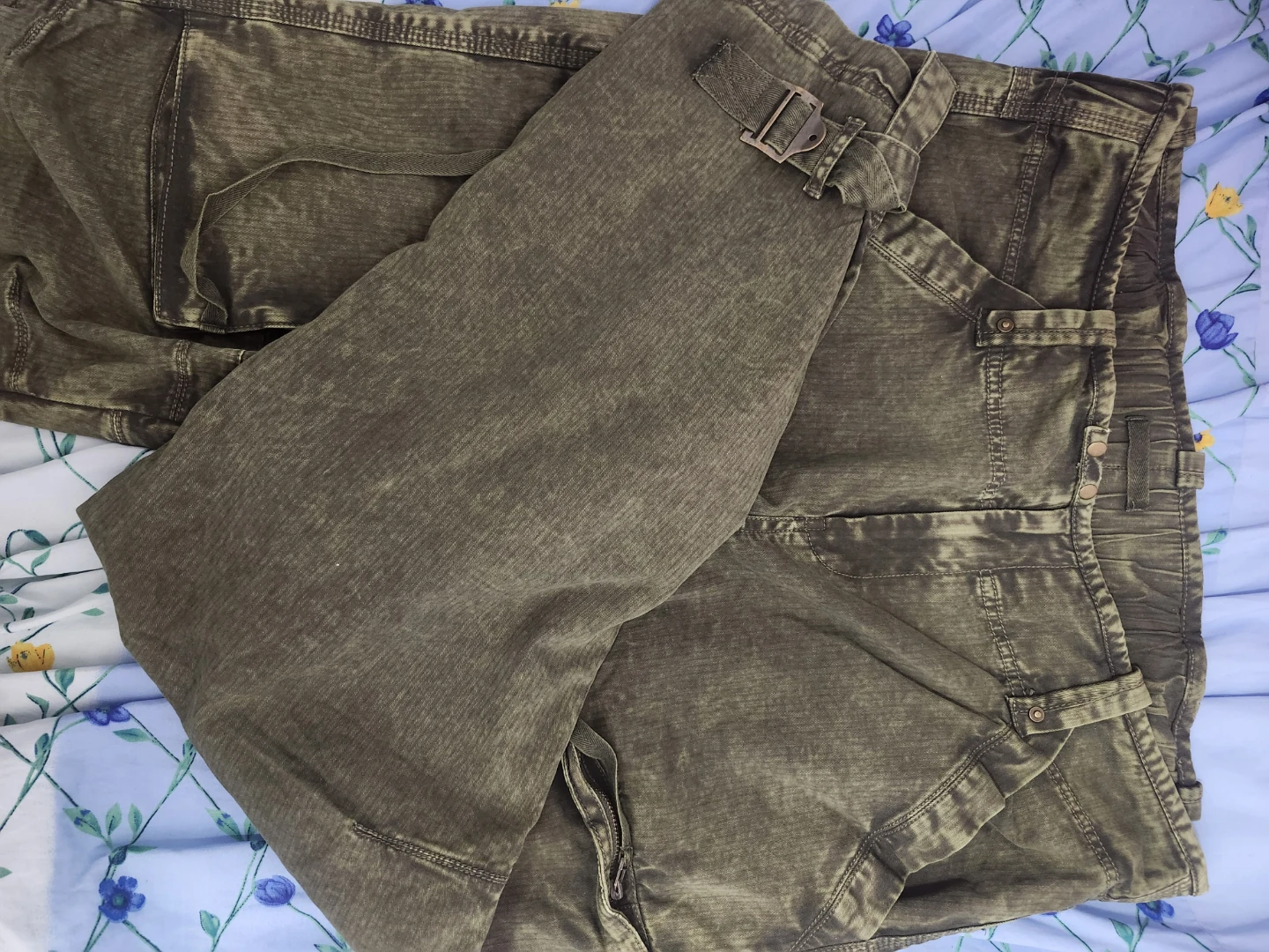 We The Free Olive Cargo Pants Size M - photo 2