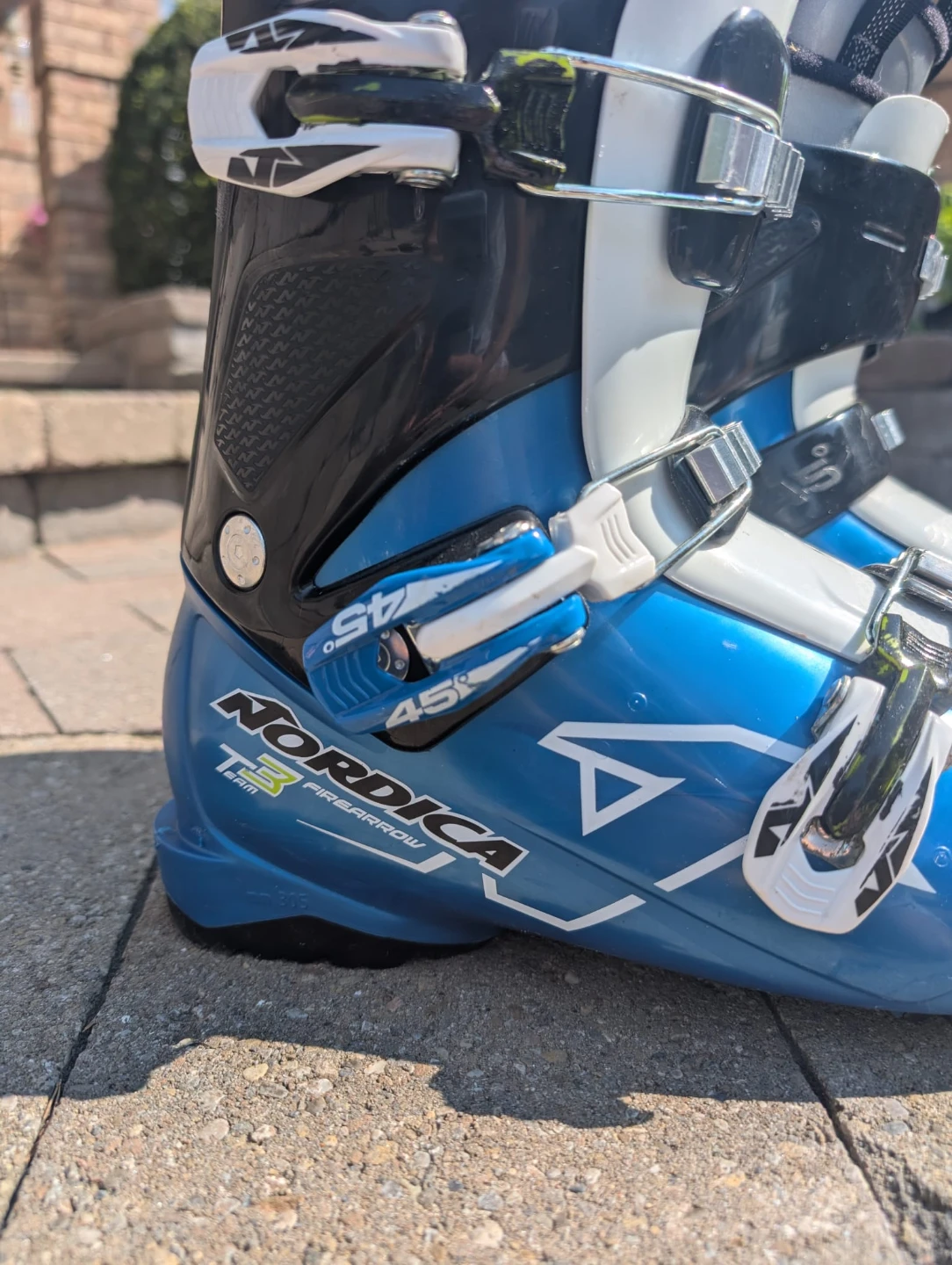 Nordica T3 Ski Boots - 25.5 men's 7.5 or women's 8.5 - photo 2