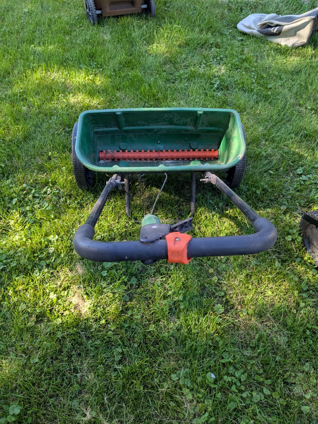 Fertilizer spreader