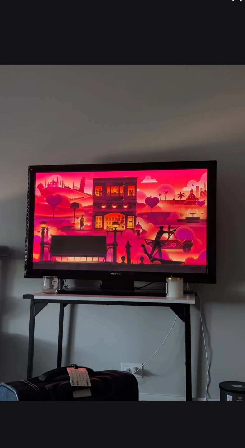 Insignia Flat Screen TV 42""