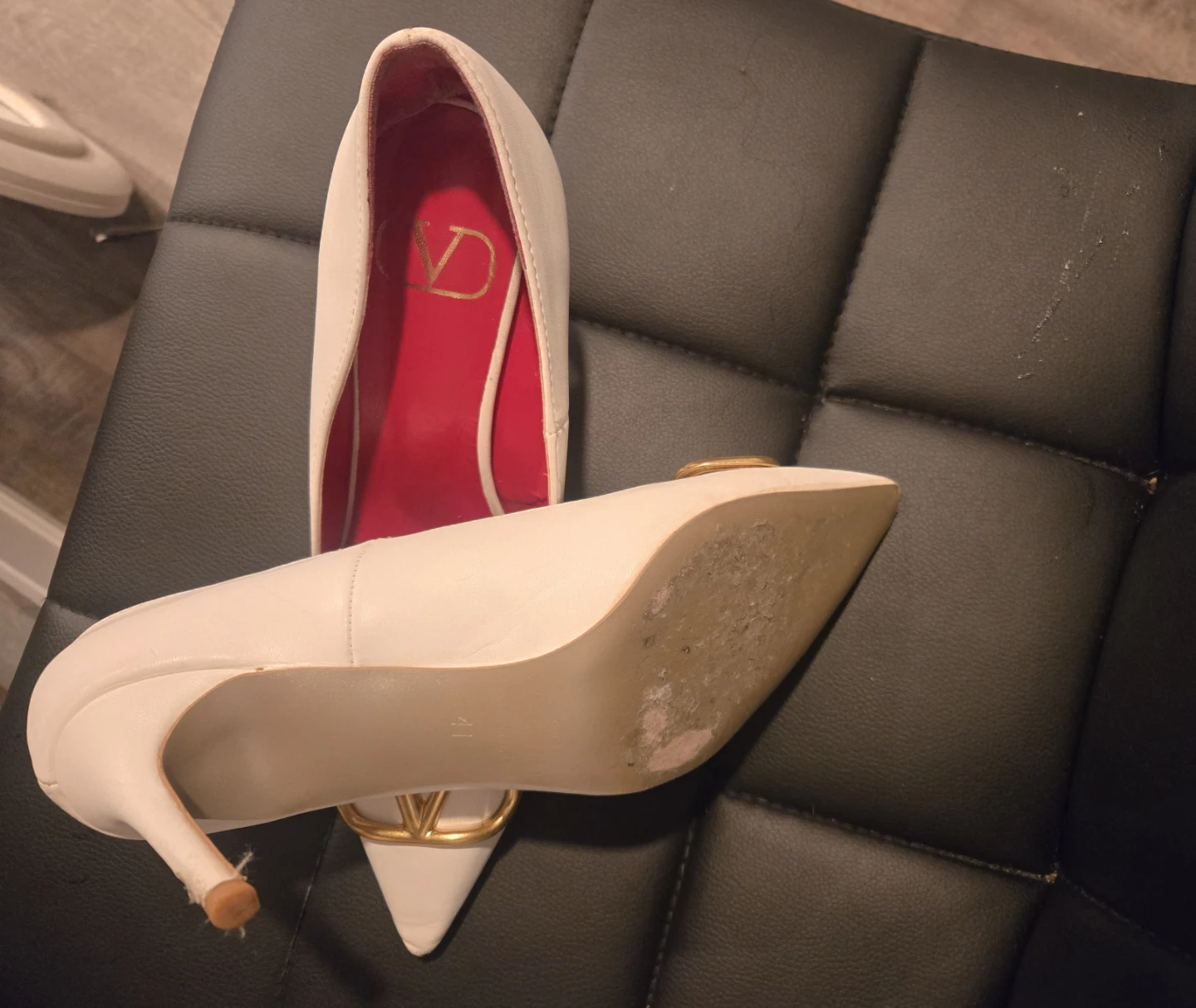 Valentino White Leather V-Logo Pumps - Size 41 - photo 3