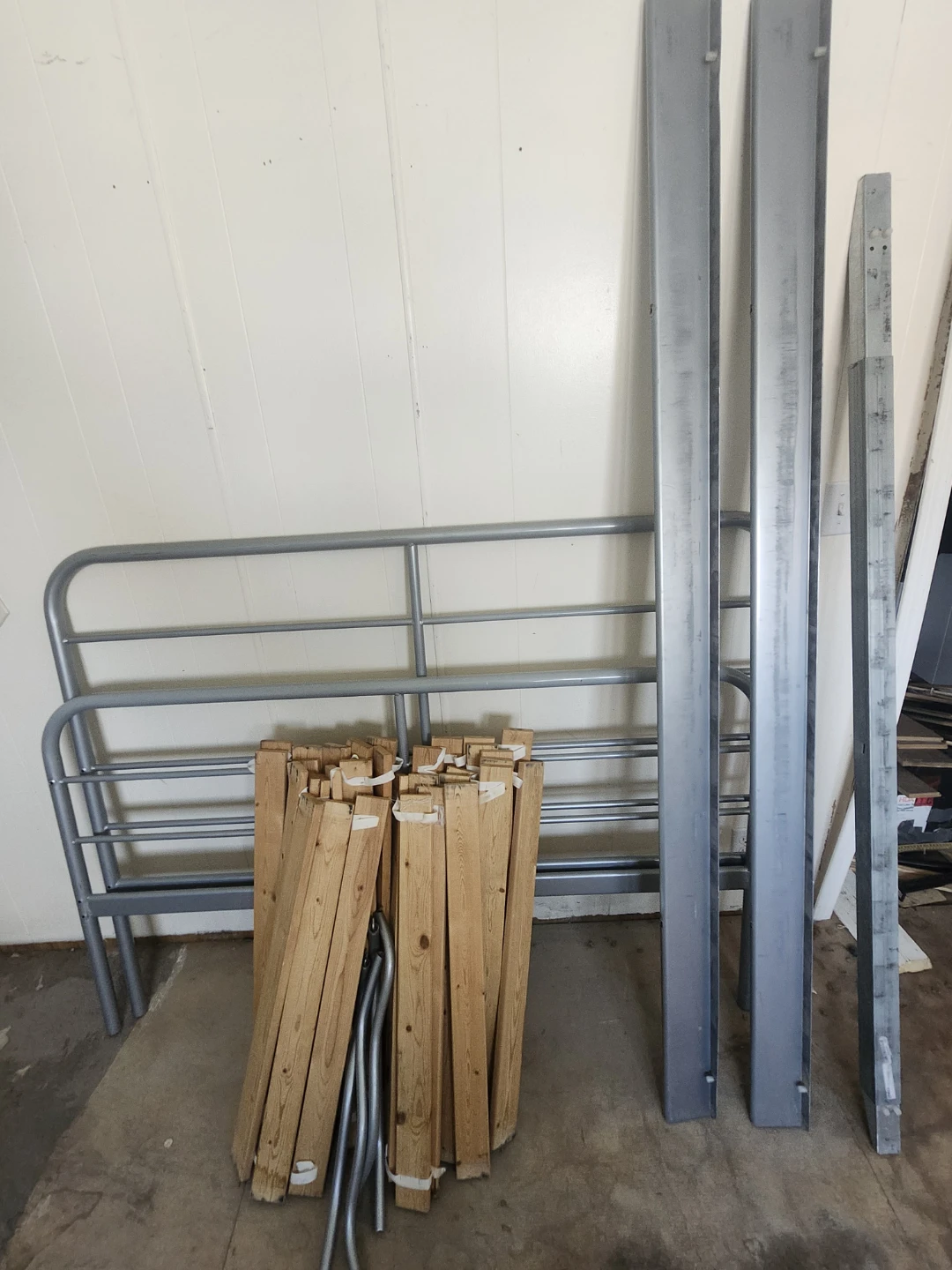 Queen size metal Bed Frame with Wood Slats