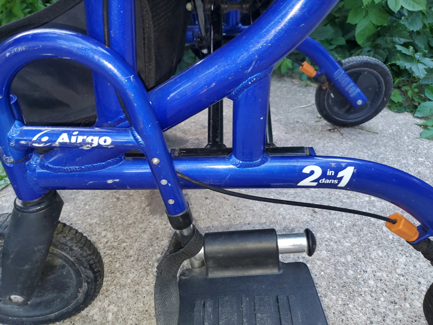 Airgo Fusion 2-in-1 Walker wheel chair with Seat and Basket - photo 2