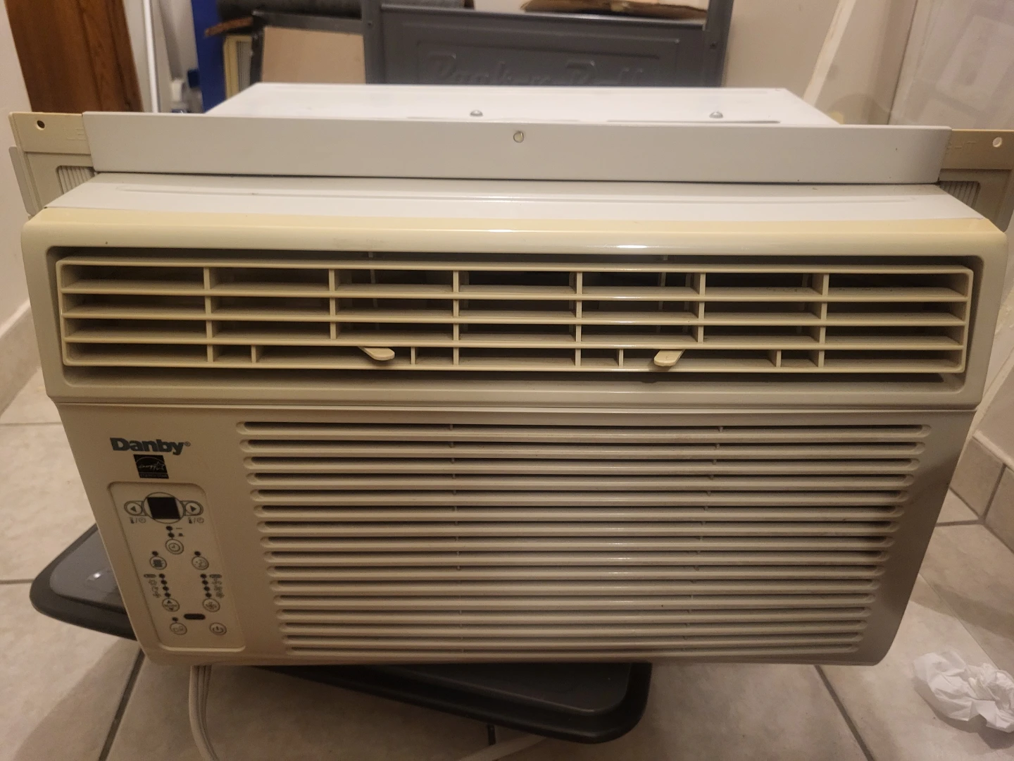 Window Air Conditioner with remote control !