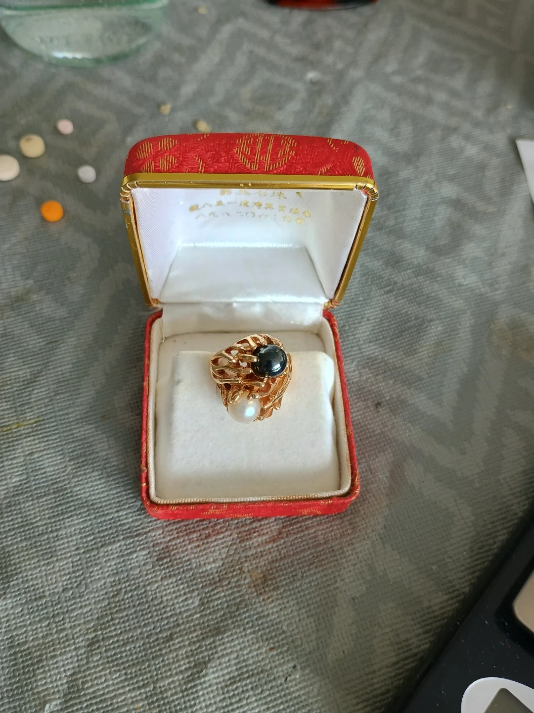 14kt solid gold vtg blk white pearl ring