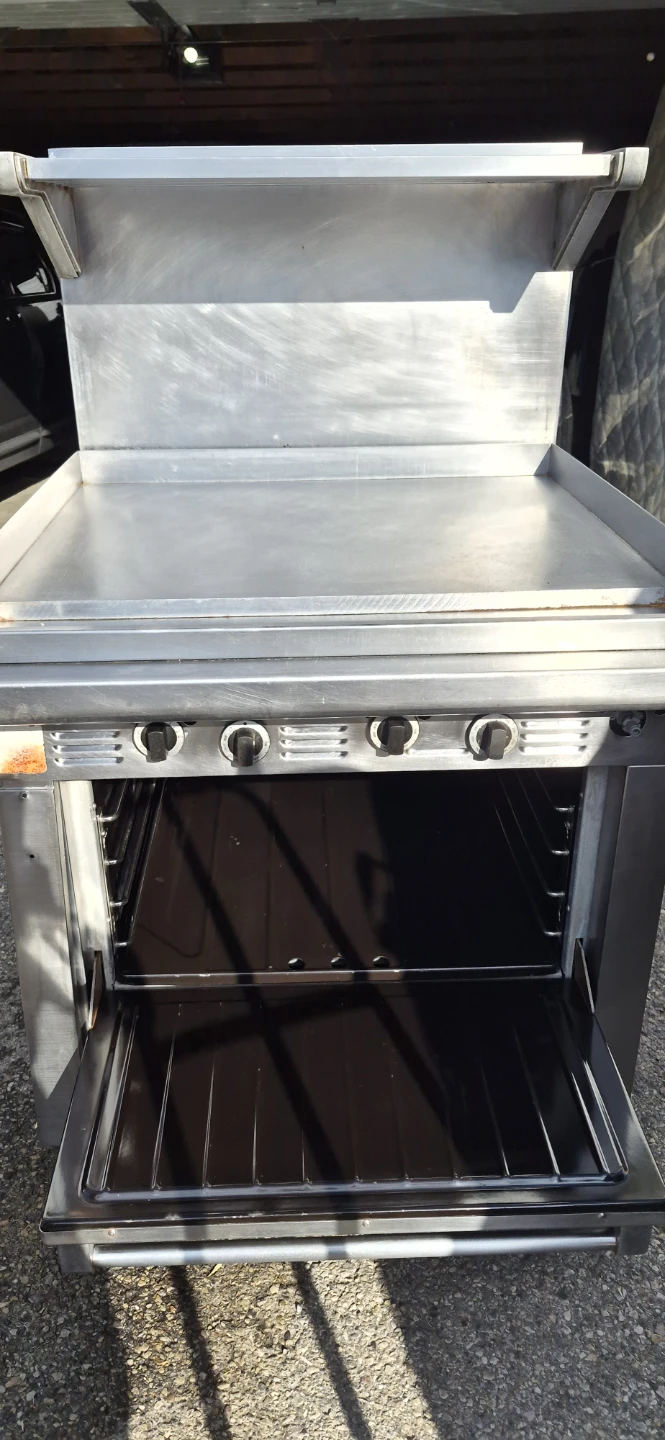 Garland Commercial Gas Griddle with Oven - photo 4