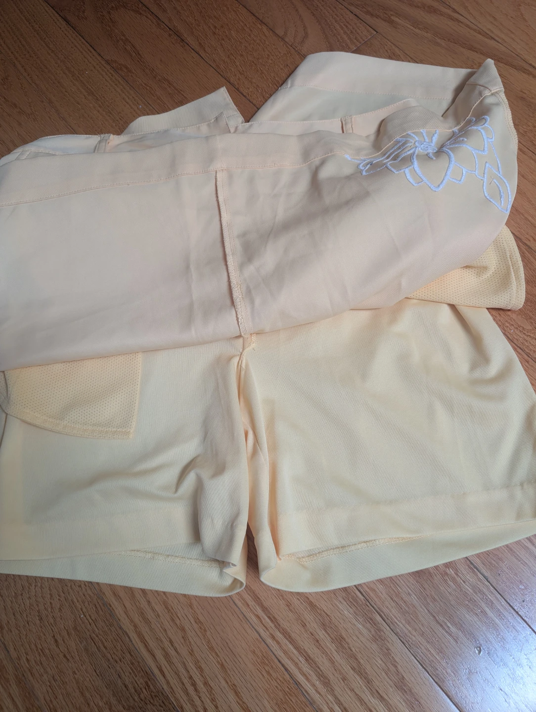 Women's IZOD Yellow Skort with Floral Embroidery - photo 3