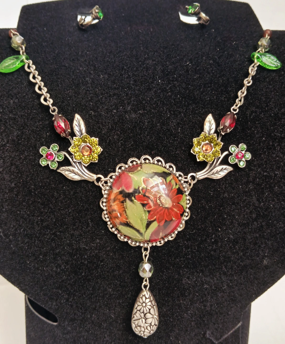 Floral Vintage Necklace and Earring Set
